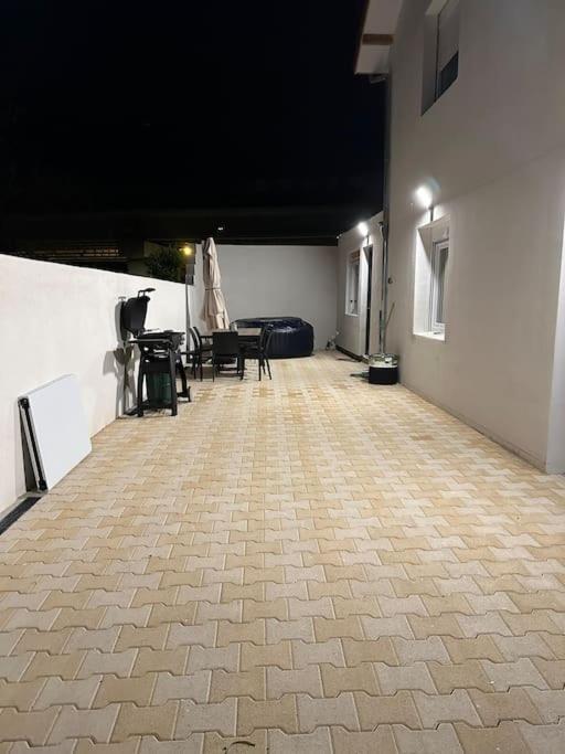 Villa Jacqueline Chasse-sur-Rhône エクステリア 写真